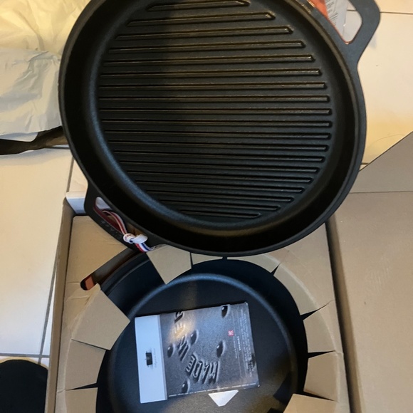 BRAND NEW - Staub Grill Lid and Braiser Dutch Oven - Picture 3 of 5